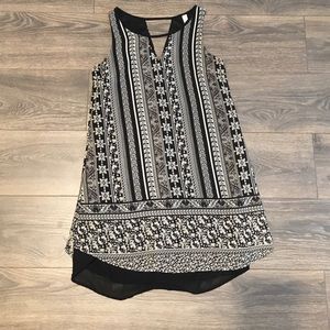 Halter top like dress with black and white pattern